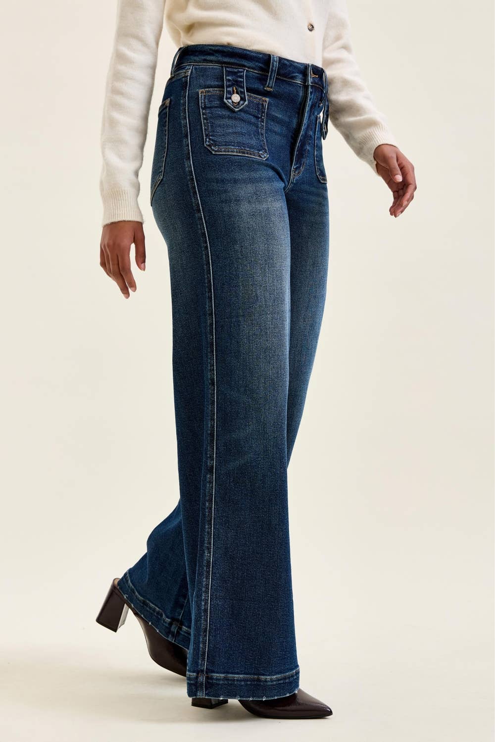 Lexi Retro Wide w/ Front Tab Closure